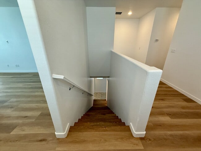 Building Photo - 4 BED, 2.5 BATH, 2 CAR-GARAGE, TWO-STORY, SINGLE FAMILY HOME FOR