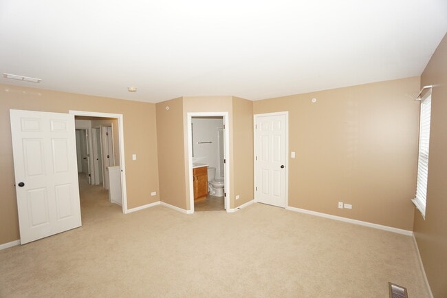 Building Photo - 210 Portage Ln
