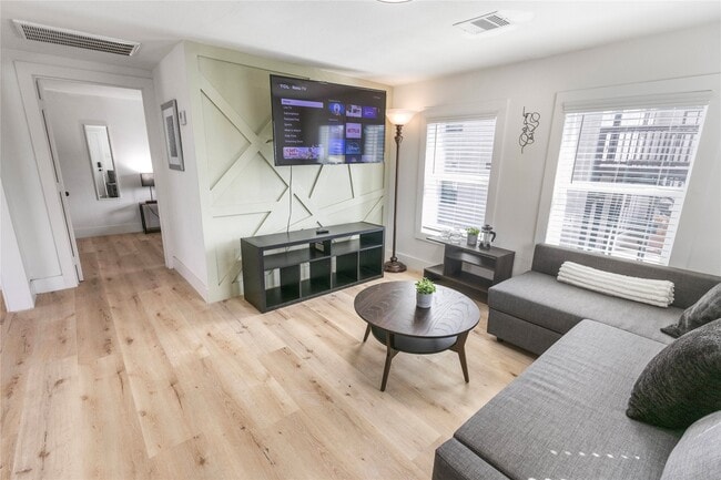 Building Photo - 2820 Blodgett St