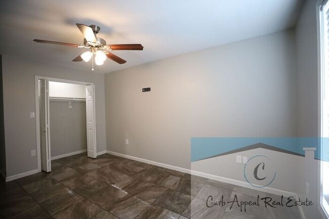 Building Photo - Spacious 2 bed /2 full bath apt