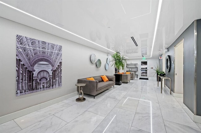 Building Photo - 340 Sunset Dr