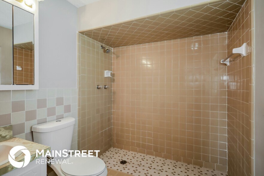Building Photo - 1055 Grove Park Dr S