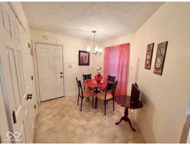 Building Photo - 1647 Justin Ave