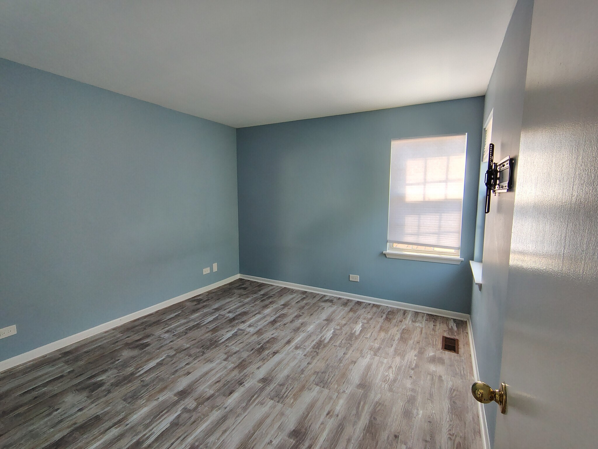 Building Photo - 667 Woodhaven Dr