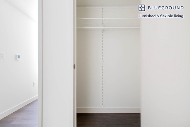 Building Photo - 118 Broadway E