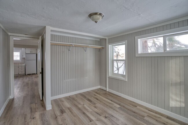 Building Photo - Crisp Remodeled 3-Bdr in Heart of Sisters! ***Move-in Special***