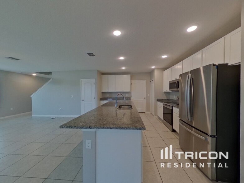 Building Photo - 4321 Desert Rose Ave