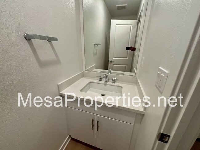 Building Photo - 2601 Cloudview Privado