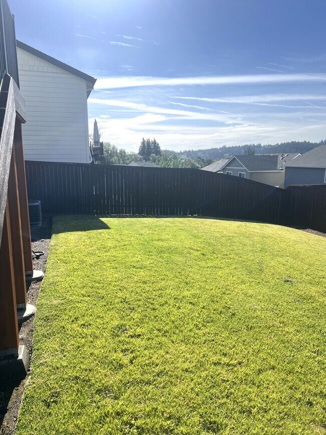 Building Photo - Beautiful Beaverton 4 Bedroom Home with Open Floor Plan, Deck & Upstairs Bonus Room