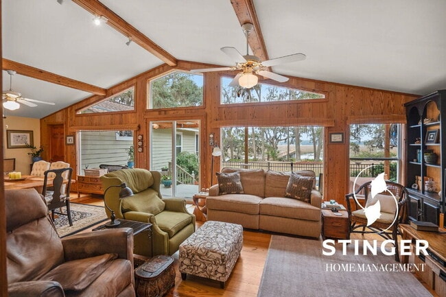 Building Photo - 1808 Lenora Dr