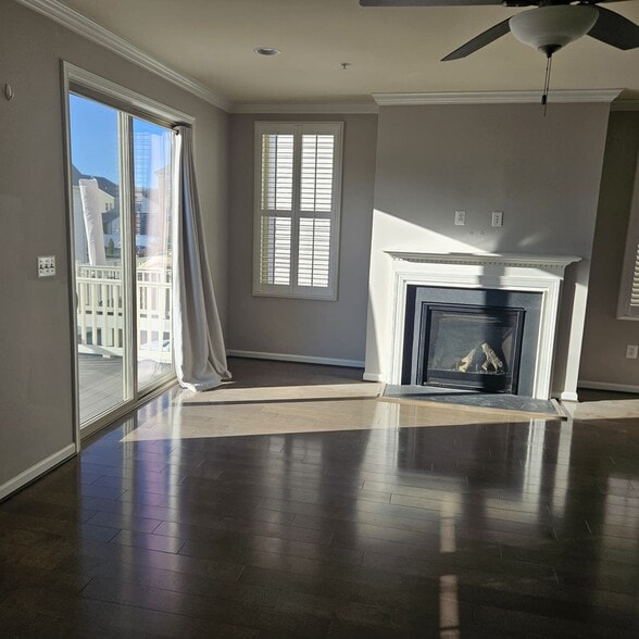 living room and patio door - 4380 Shamrock Dr