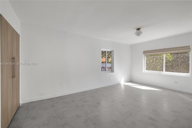 Building Photo - 801 NE 118th St