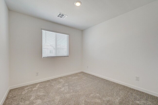 Building Photo - 10772 Paget Ct
