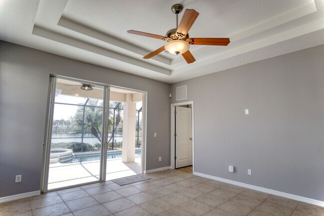 Building Photo - Annual Pool Home in The Stoneybrook Community of Venice!