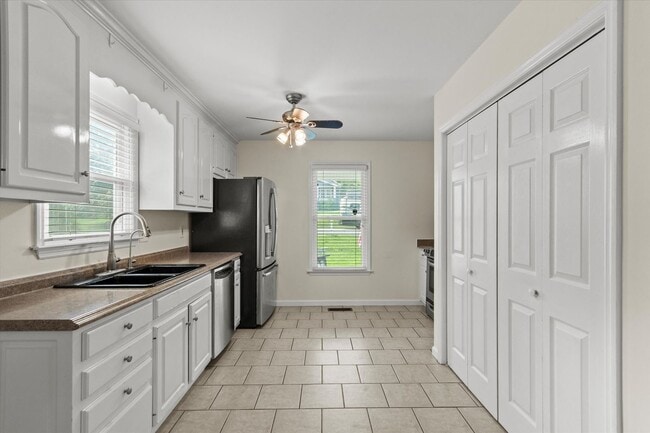 Building Photo - Great location in Five Points Area!