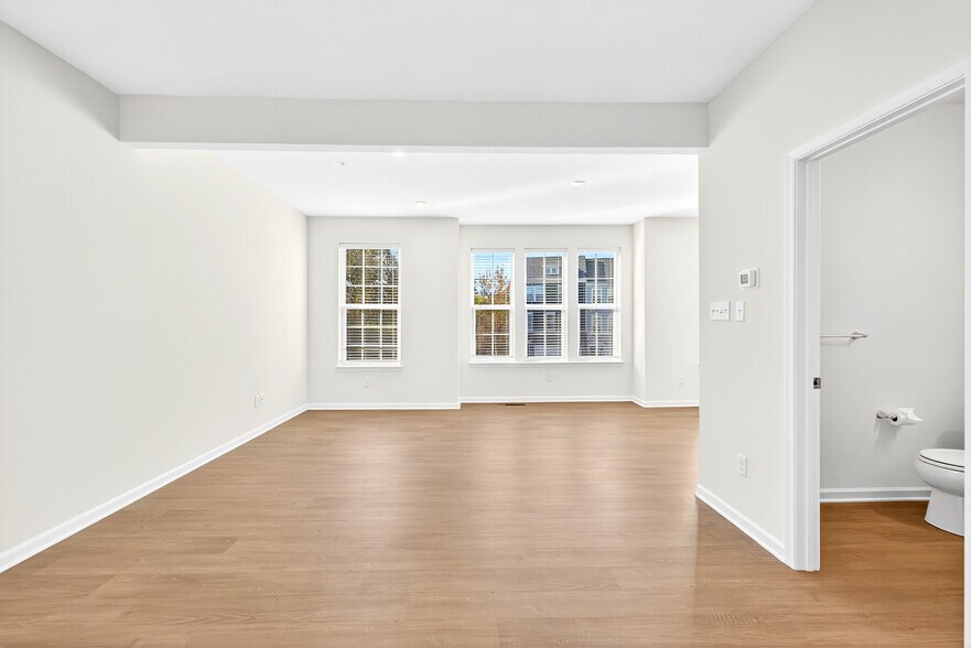 Building Photo - 600 Dana Dr