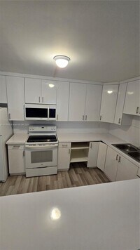 Building Photo - 14820 Naranja Lakes Blvd