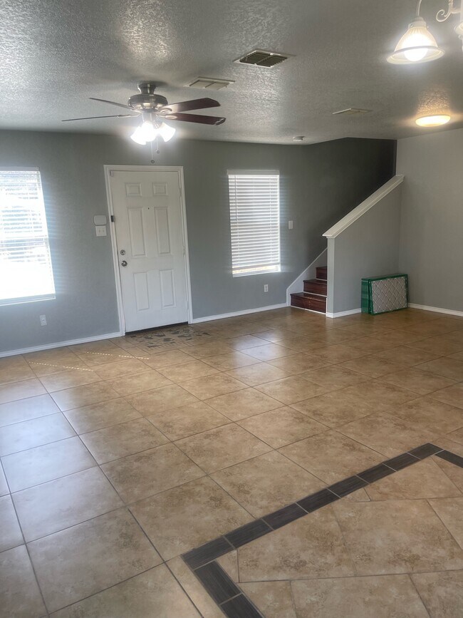 Building Photo - 620 Northgap Dr