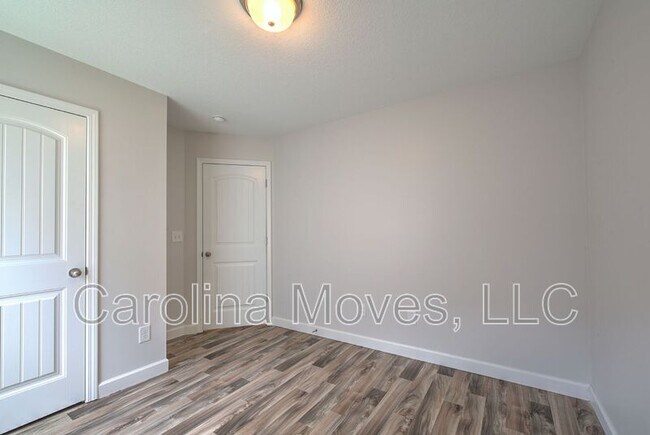 Building Photo - 1303 Lindale Pl
