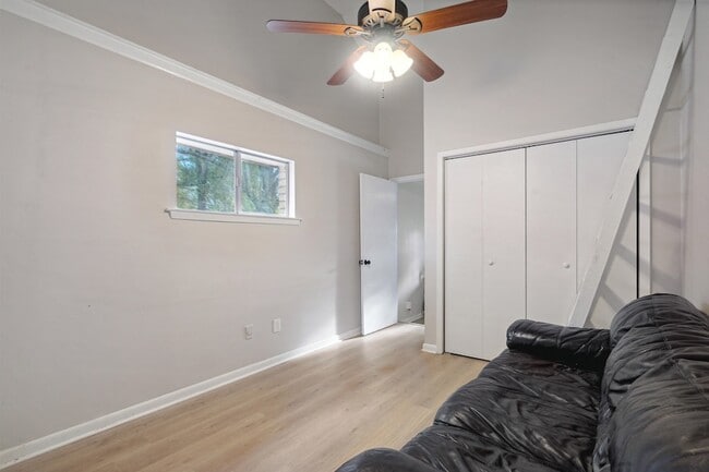 Building Photo - 5088 Helene Rd