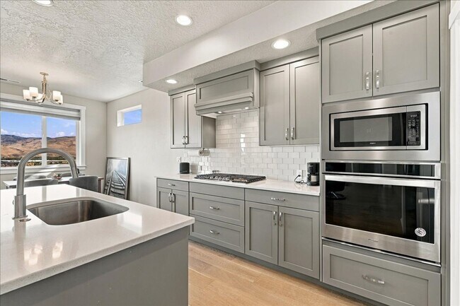 Building Photo - 2328 E Danzee Dr