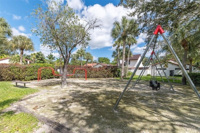 Building Photo - 11135 SW 134th Ct