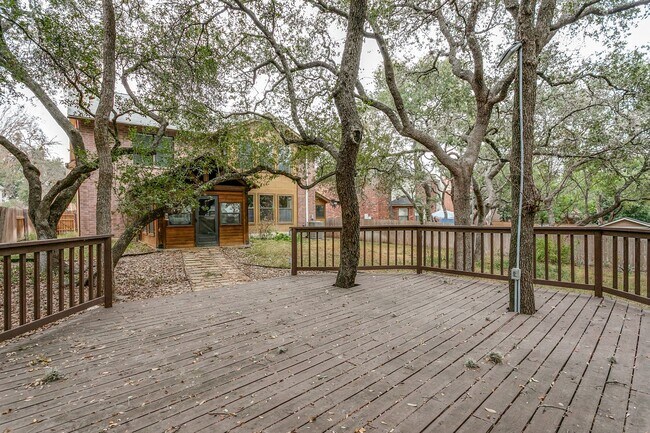 Building Photo - Spacious 3-bedroom home in the highly desirable Parkwood Subdivision