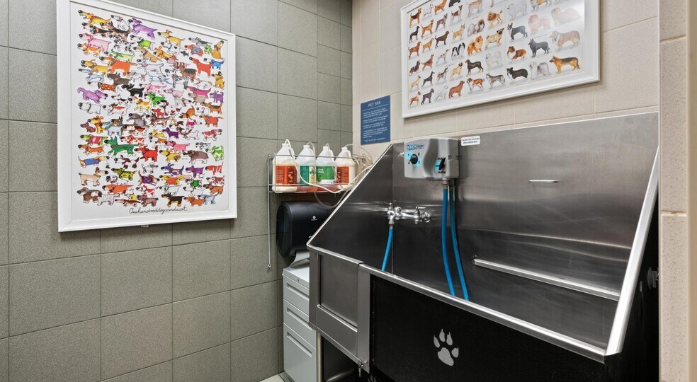 Building Photo - 444 N Orleans St