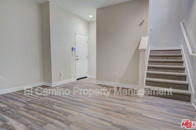 Building Photo - 835 Aloe Pl