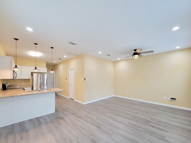 Building Photo - 16361 Eastchase St