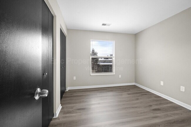 Building Photo - 9010 Charlotte Ct