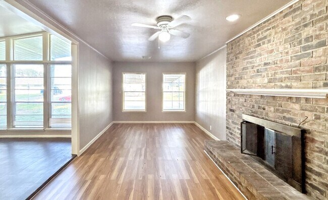 Building Photo - 5826 Burr Oak Dr