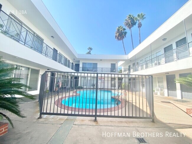 Building Photo - 6153 Fountain Ave