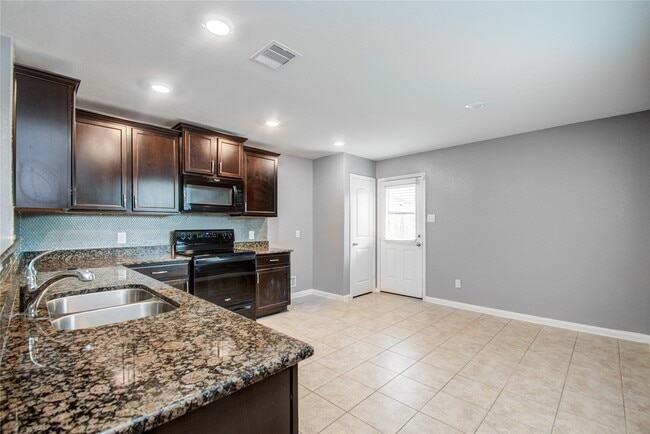 Building Photo - 6222 El Topacio Dr