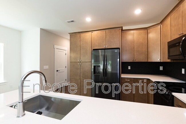 Building Photo - 1406 Gearwood Ave
