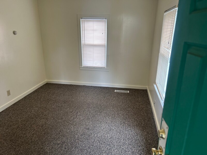 Building Photo - 503 Allyn St