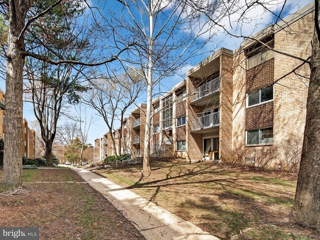 Building Photo - 2908 Kings Chapel Rd