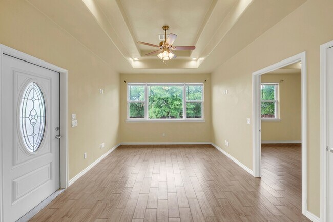 Building Photo - 623 Skyline Dr