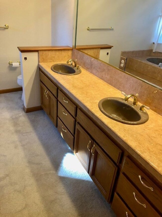 Building Photo - Spacious 4 bedroom 3 bath home in Folsom