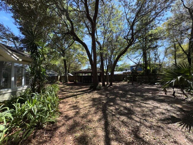 Building Photo - Gorgeous 5 Bedroom Pool Home in Ormond