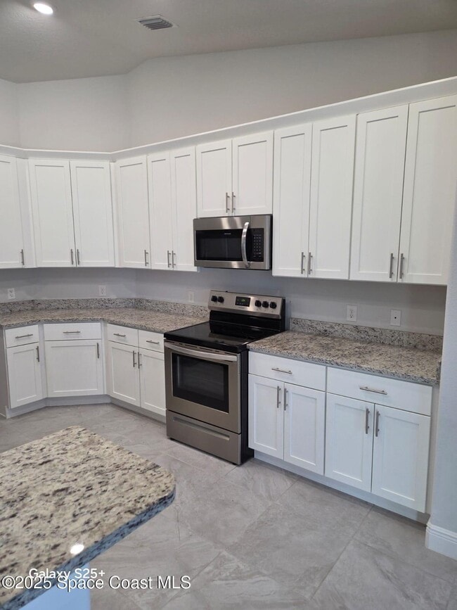 Building Photo - 2437 Hagoplan Ave SW