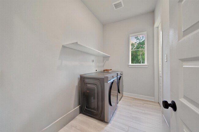 Building Photo - 332 Coldwater Creek Ct