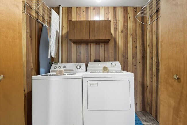 Building Photo - 69 E Grand Ave