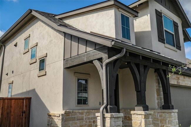 Building Photo - 112 Rosebush Dr