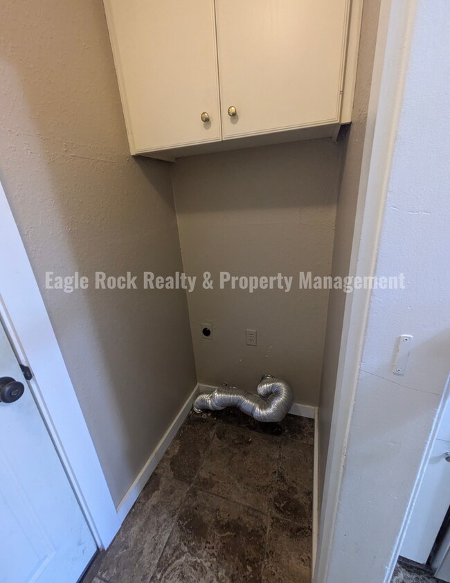 Building Photo - Tulsa House for Rent (3beds/2baths)