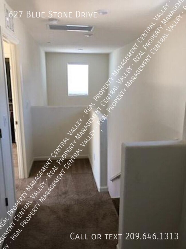 Building Photo - Stockton 3 Bedroom 2 Bath located "Gated C...