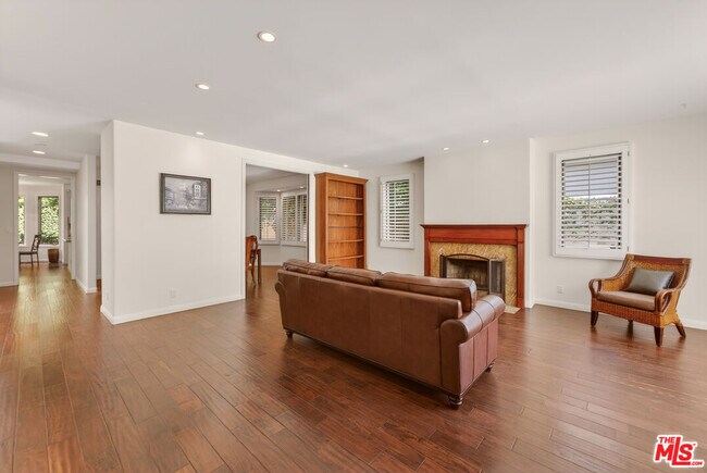 Building Photo - 16015 W Northfield St