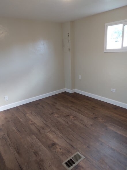 Bedroom - 3300 Portola Dr