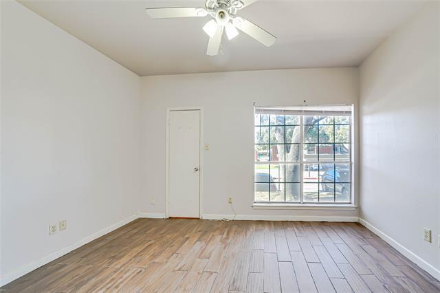 Building Photo - 3550 Country Square Dr