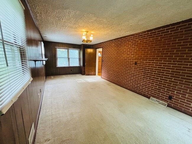 Building Photo - 709 Barringer Dr